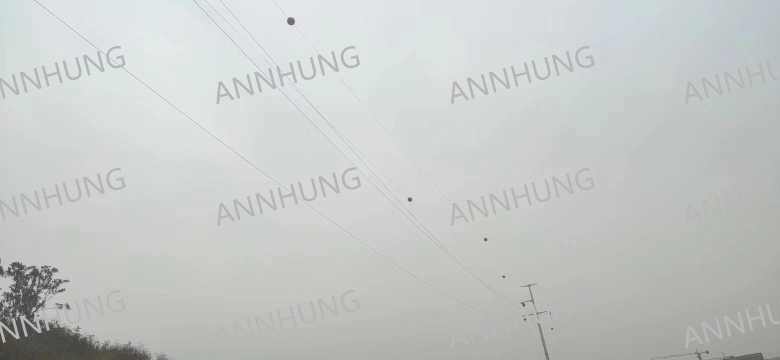 آخرین مورد شرکت Aircraft Warning Sphere Installation Case: AH-AWS 600 mm Fiberglass Markers on High-Voltage Transmission Lines